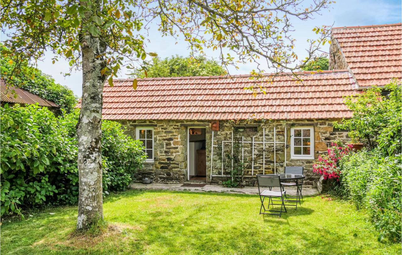 Stunning Home In Quettehou With Wifi 외부 사진
